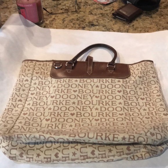 Dooney and Bourke tote purse - Picture 2 of 6
